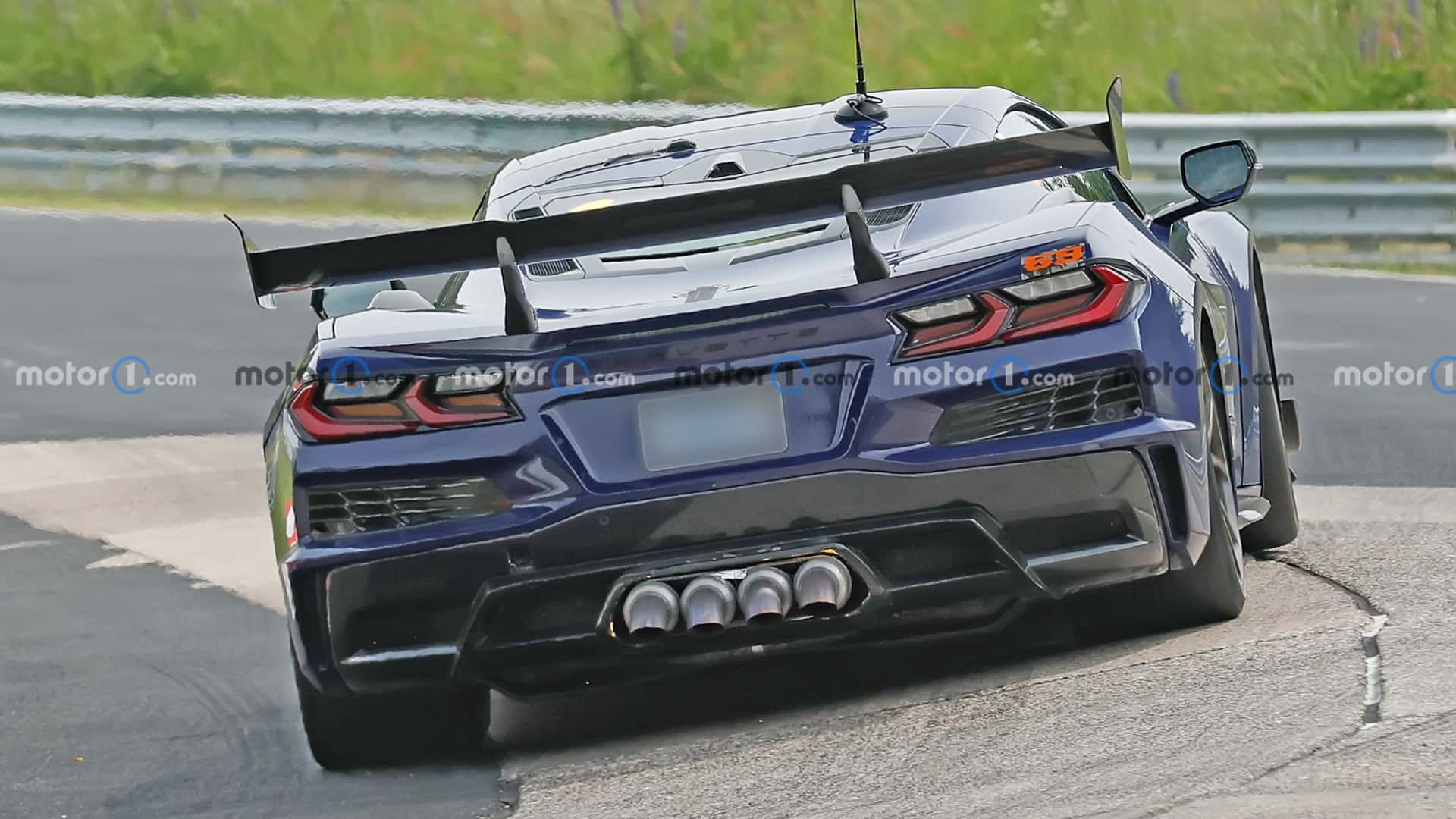 https://cdn.motor1.com/images/mgl/lEqBzJ/s1/2026-chevrolet-c8-corvette-zora-spy-shots-undisguised-exterior-29.jpg