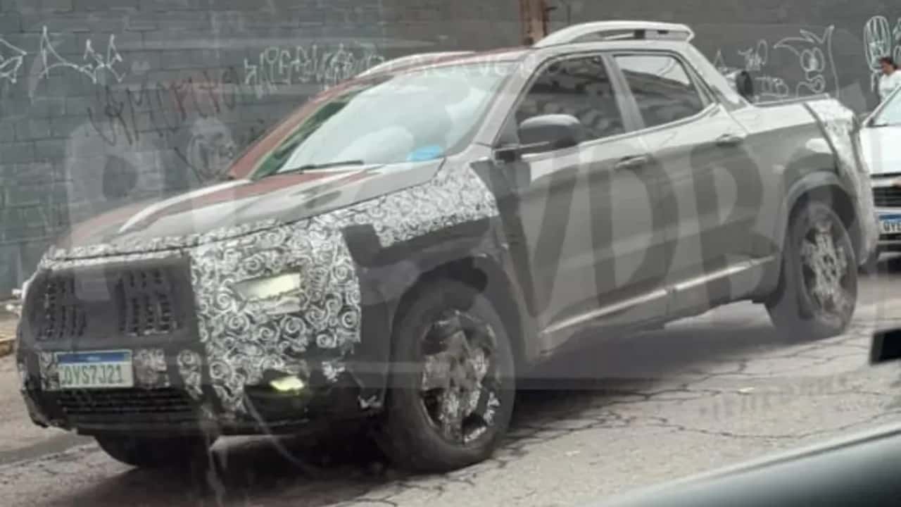 Nova Fiat Toro 2026 é flagrada e exibe as mudanças no visual