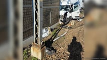 Transporter-Unfall auf einem Bahnübergang