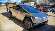 Camping-car CyberPhoenix basé sur Tesla Cybertruck