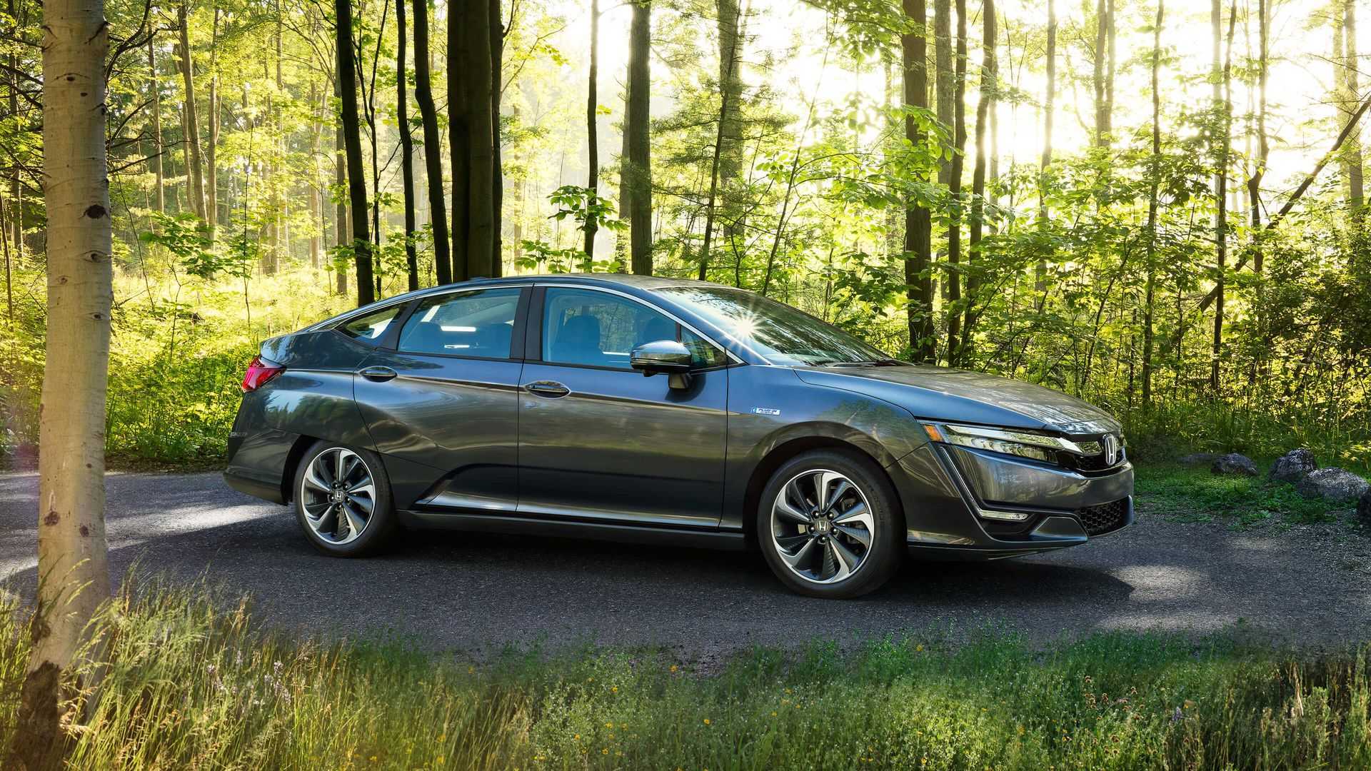 Honda Clarity Phev Outs Toyota Prius Prime Plug In Hybrid Again
