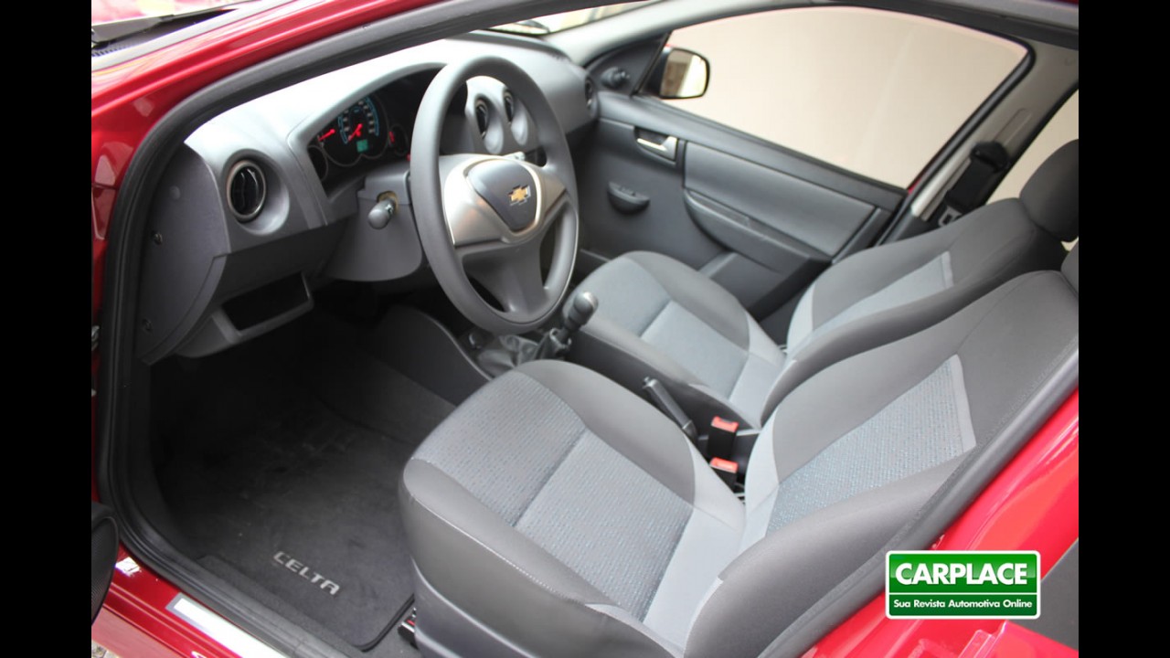 Garagem CARPLACE: Detalhes do acabamento do Chevrolet Celta LT - Fotos em HD