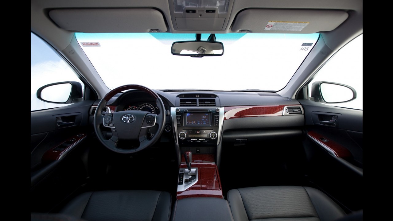 Novo Toyota Camry desembarca oficialmente custando a partir de R$ 161.000