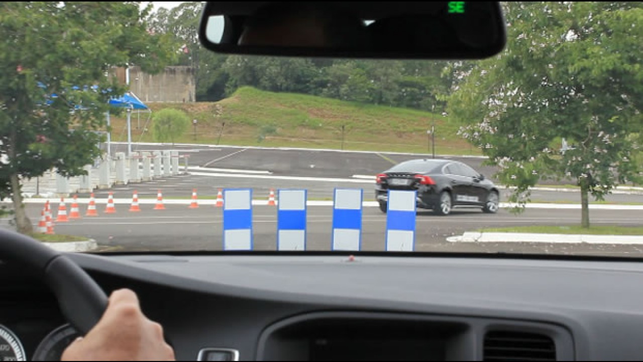 Avaliação Volvo S60: Confira o teste dos sistemas de segurança com vídeo