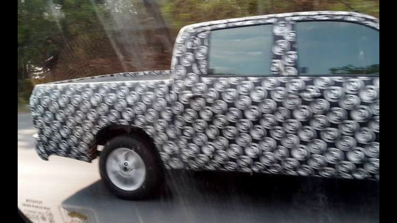 Segredo: Nova Hilux 2015 aparece com frente de Corolla