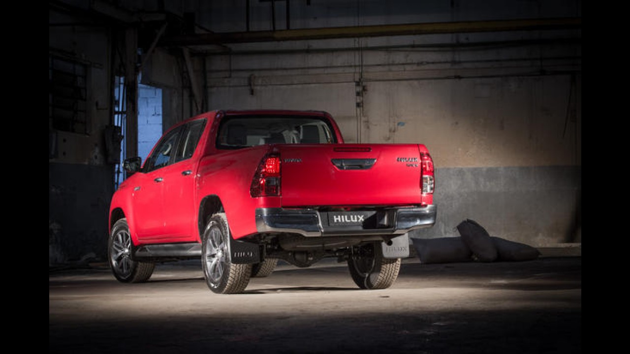 Nova Hilux já vende mais que S10 e passa até a Saveiro no primeiro mês de loja