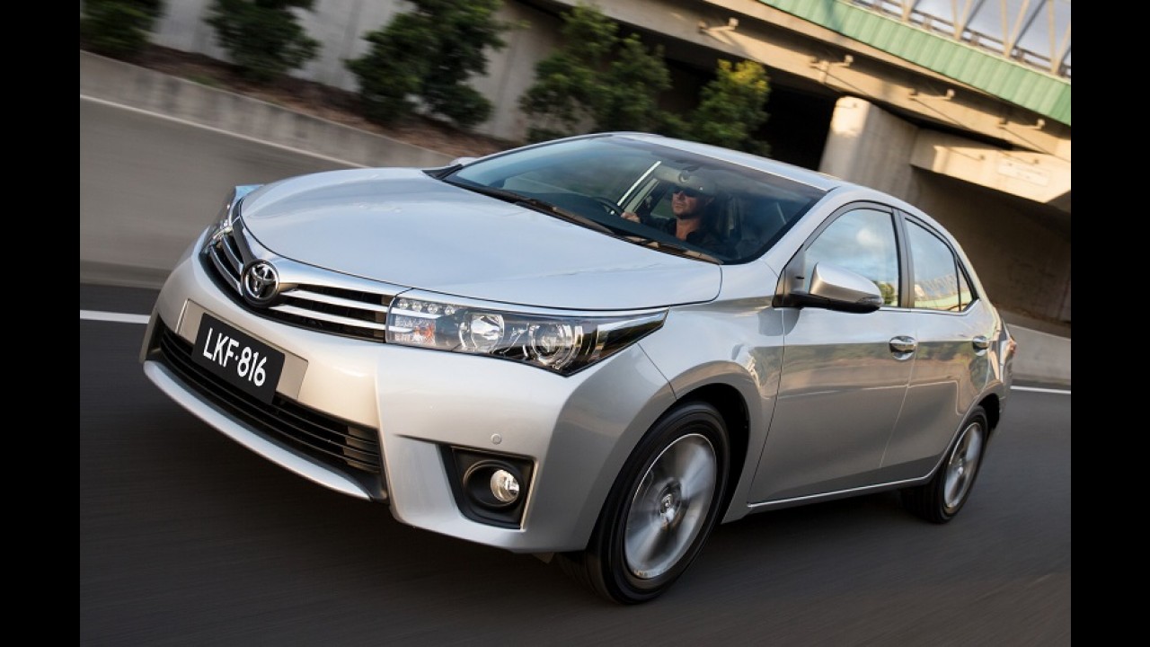 Corolla híbrido surge sem disfarces durante apresentação
