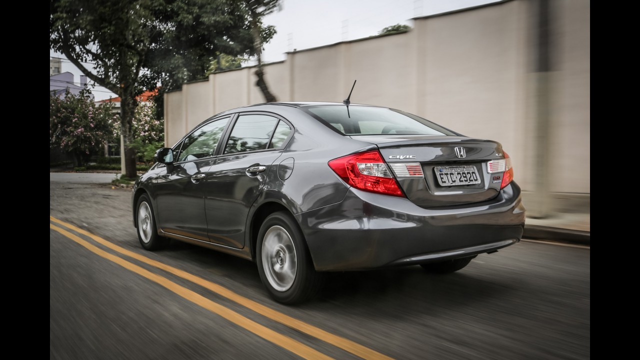 Teste CARPLACE: os novos Focus e Sentra encaram Civic e C4 Lounge