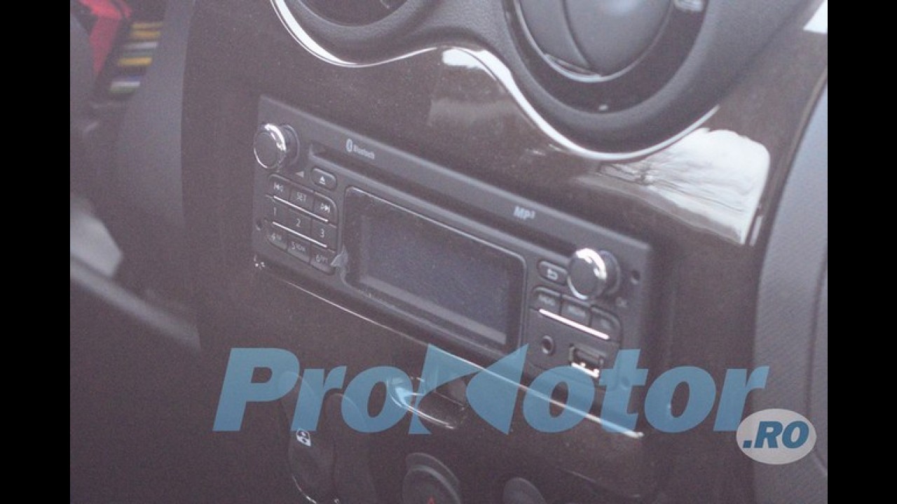 Flagra: Dacia Duster é fotografado na Romênia com novo visual interno