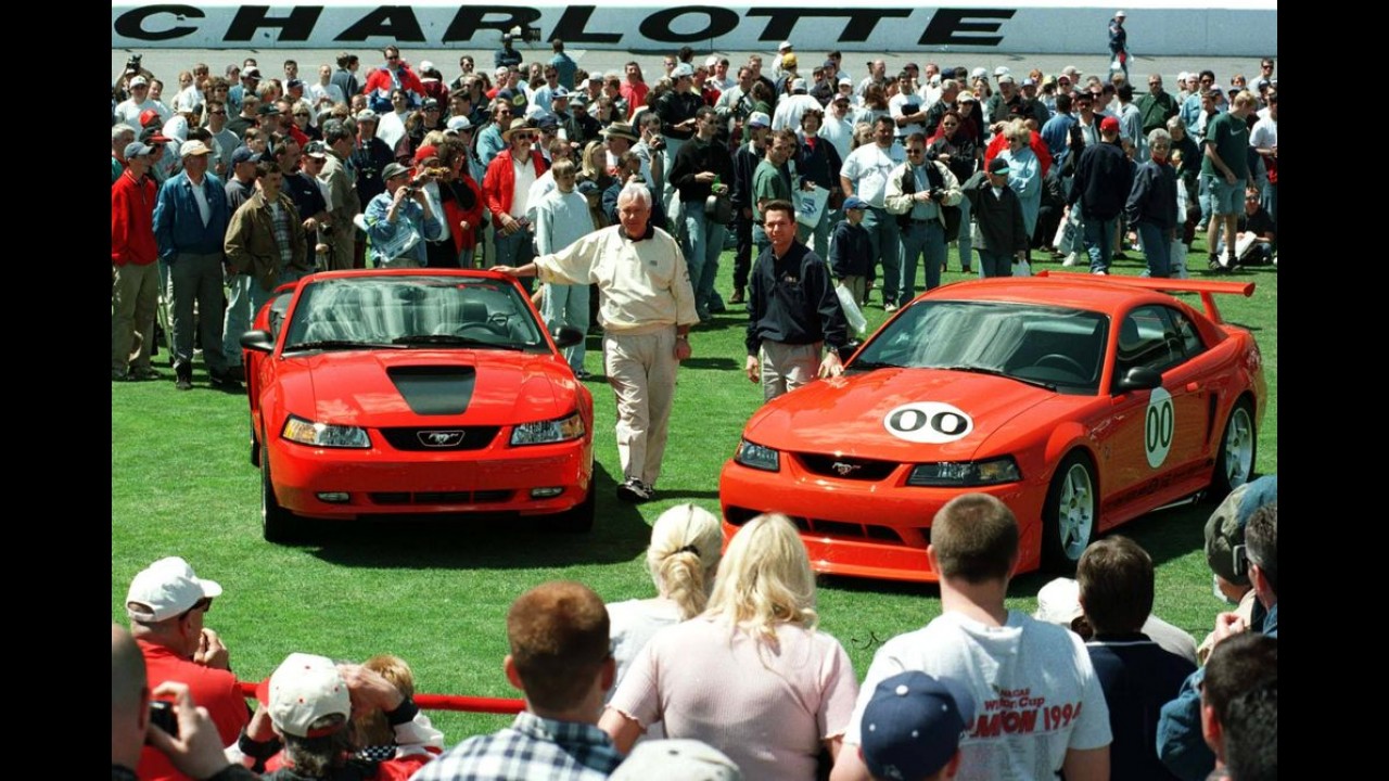 Ford conta a história do Mustang através de um belo álbum de fotos