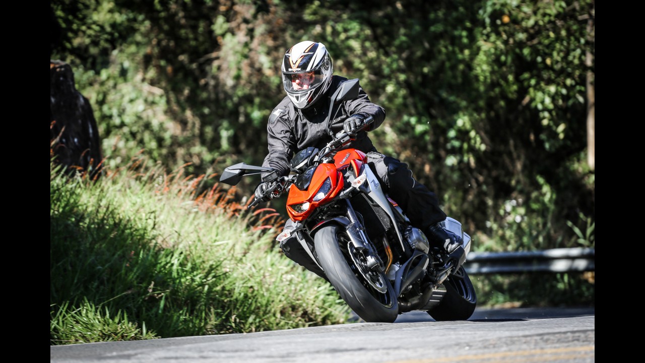 Avaliação: BMW S1000 R e Kawasaki Z1000, as supernakeds em ação!