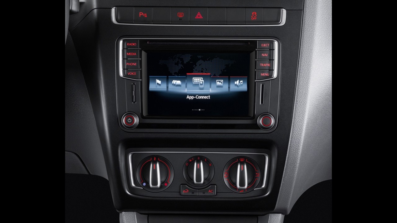 VW SpaceFox 2016 ganha multimídia com Apple Car Play e Android Auto