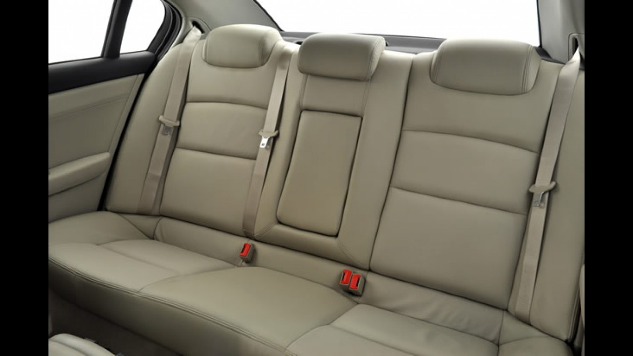 Chevrolet lança o Omega Fittipaldi - Sedan traz motor V6 3.6 litros de 292 cv com injeção direta