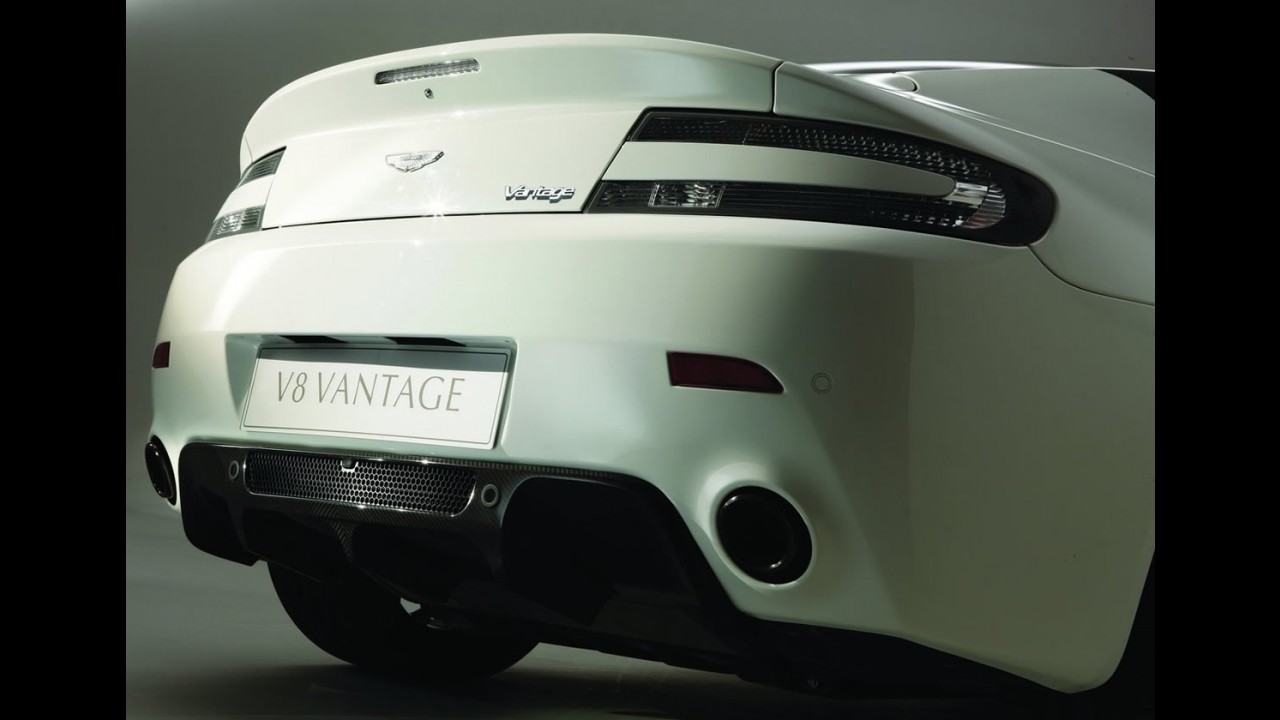 Edição Especial: Aston Martin Vantage N420 2011 tem motor V8 de 420 cv