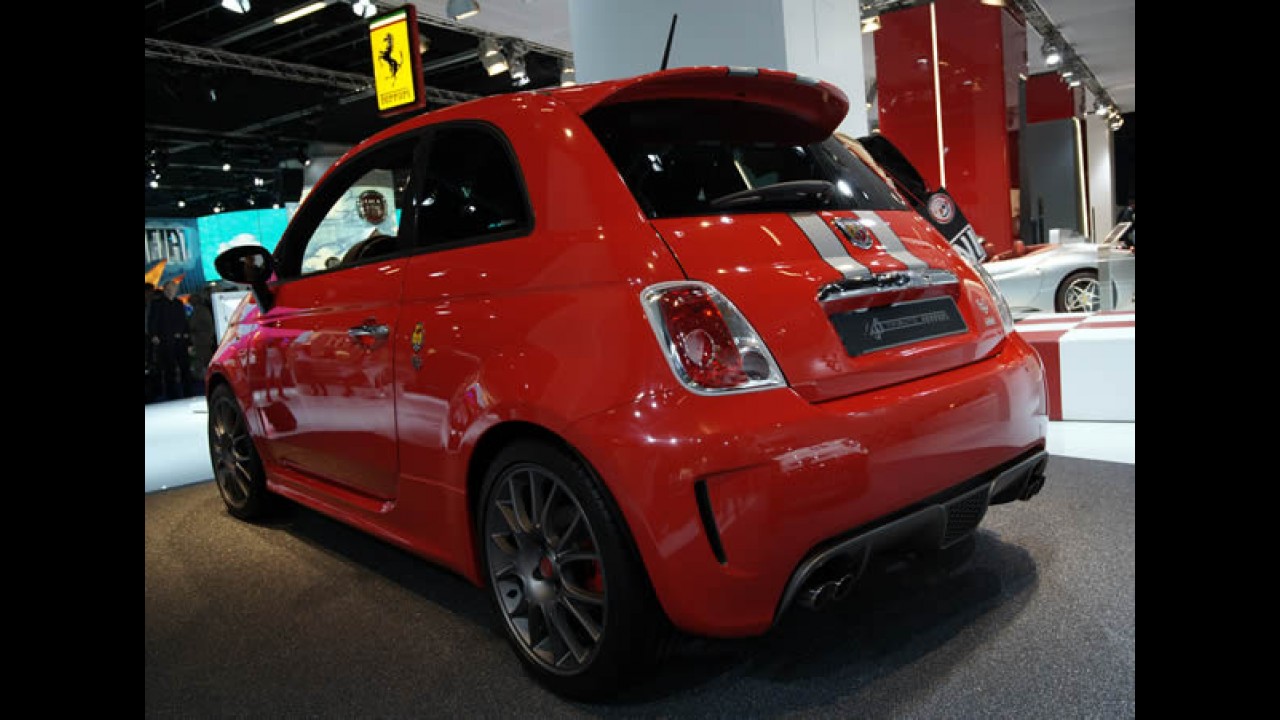 Fiat 500 Abarth 695 Tributo Ferrari - Esportivo custa R$ 83 mil no Reino Unido