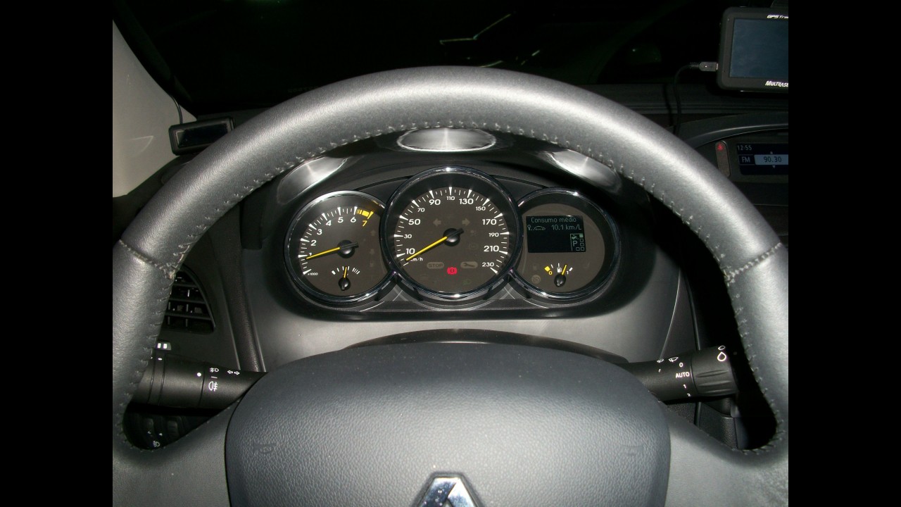 VOZ DO DONO: Leitor avalia Renault Fluence Dynamique
