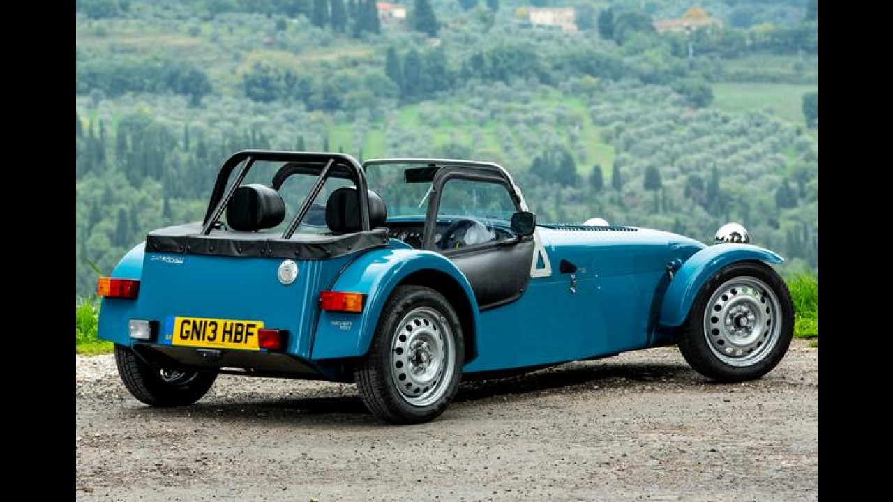 Básico, mas divertido: Caterham lança oficialmente o Seven 160
