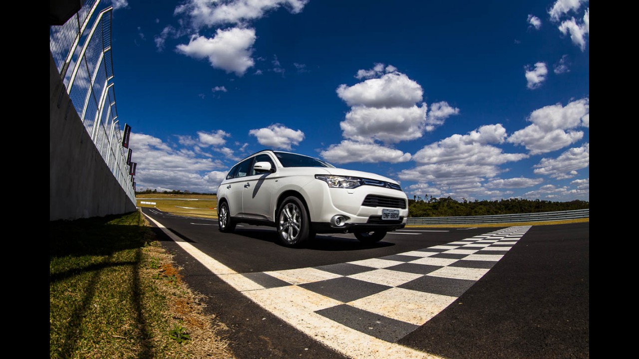 Volta Rápida: novo Mitsubishi Outlander tem visual polêmico, mas agrada ao volante