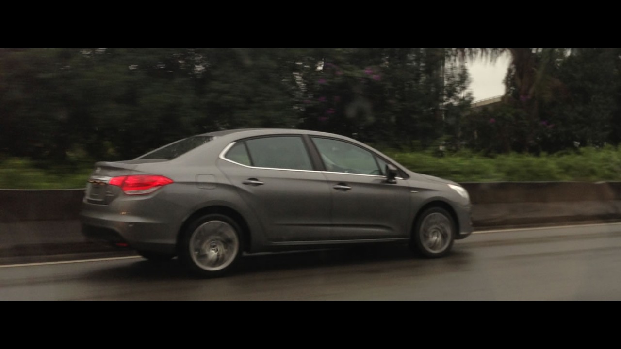 Flagra: Citroën C4 Lounge já roda limpo em São Paulo