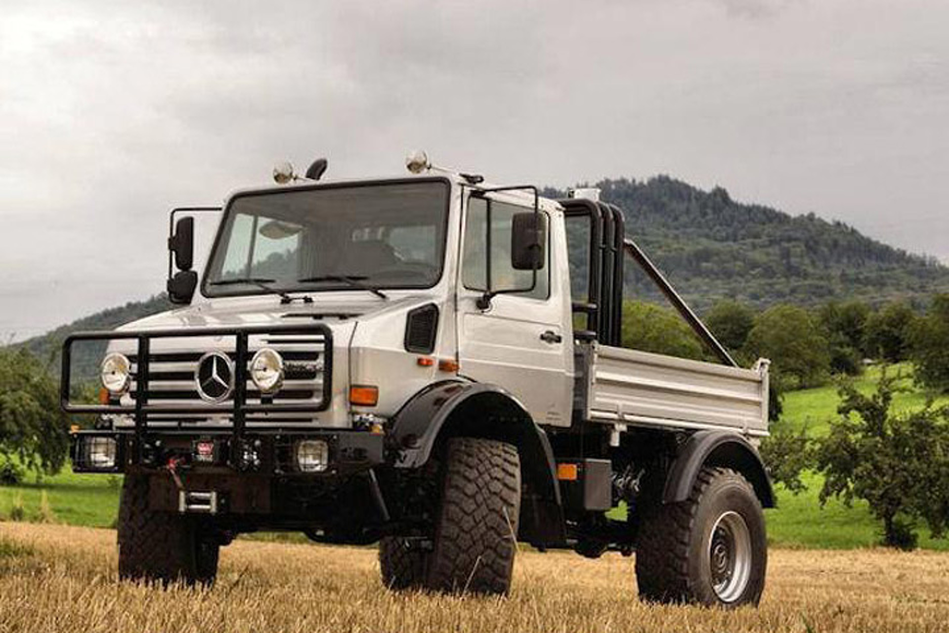 Arnold Schwarzenegger's Mercedes-Benz Unimog Just Turned Up on eBay
