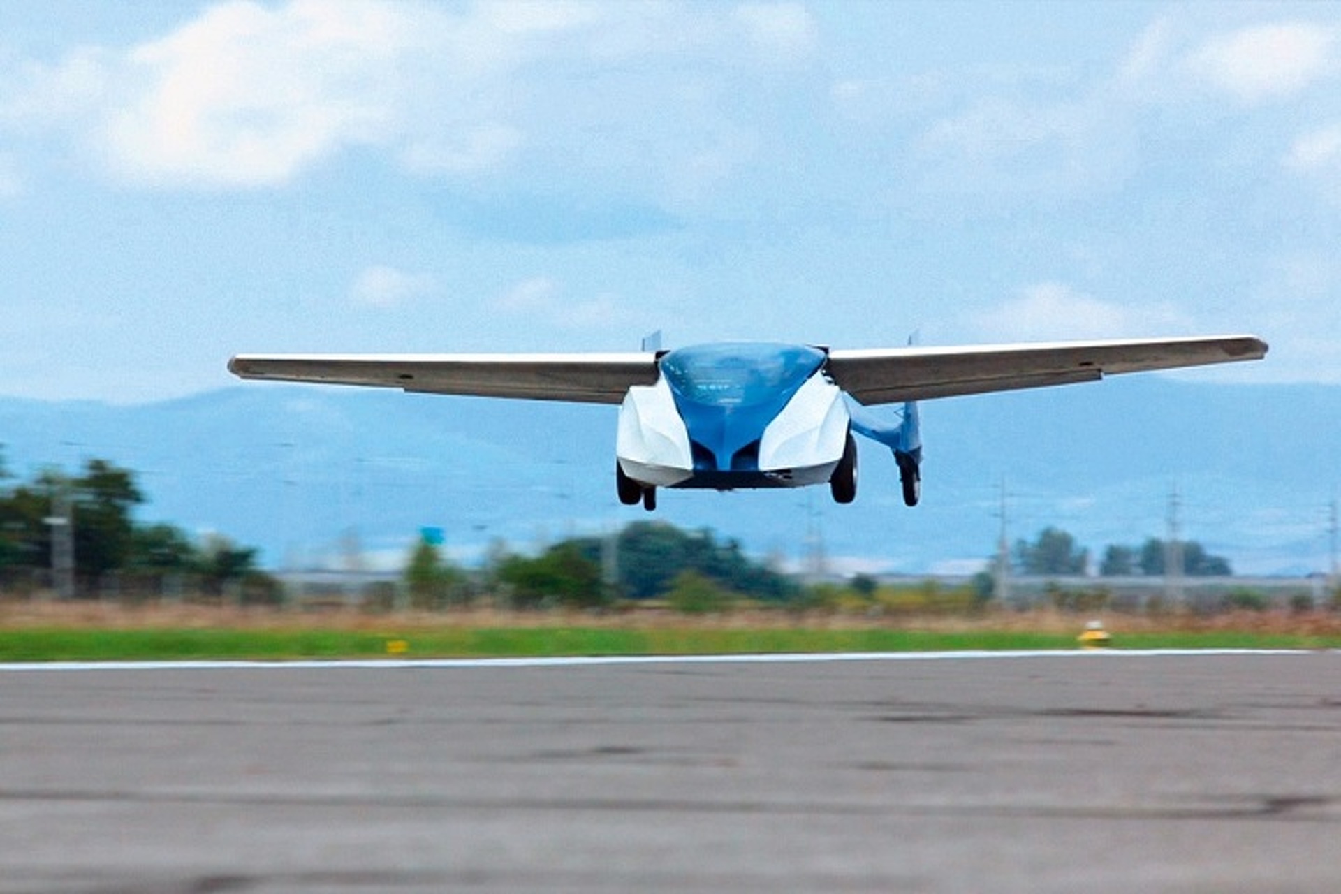 Aeromobil Flying Car Will Take to the Skies in 2016