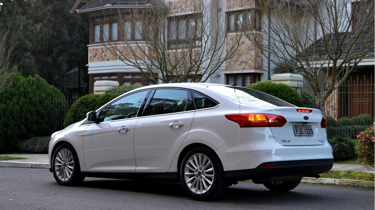 Ford Focus Fastback (Sedã)
