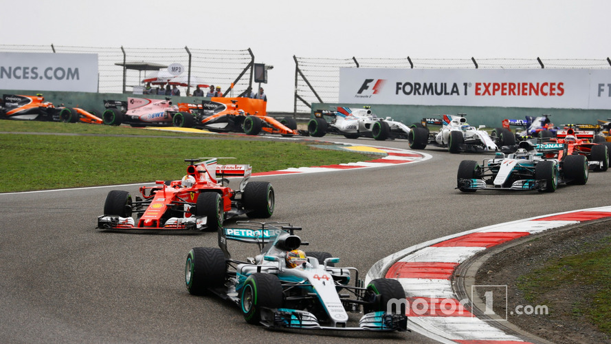 Lewis Hamilton, Mercedes AMG F1 W08, leads Sebastian Vettel, Ferrari SF70H, Valtteri Bottas, Mercedes AMG F1 W08, Kimi Raikkonen, Ferrari SF70H, Nico Hulkenberg, Renault Sport F1 Team RS17