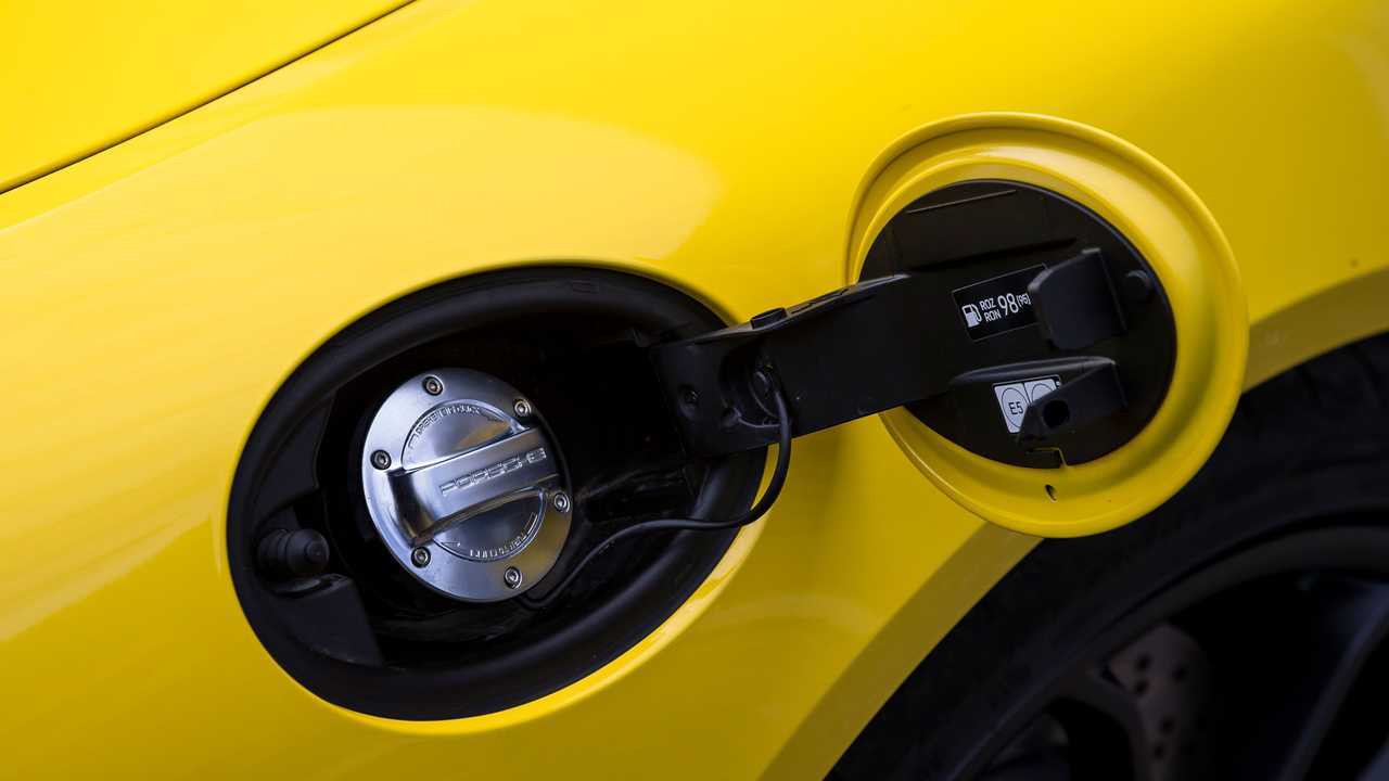 Заливная горловина бензобака Porsche 718 Cayman GT4