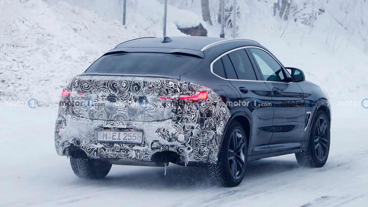 2022 BMW X4 M facelift foto spia