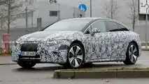 Mercedes EQS, le nuove foto spia con poche camuffature