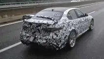 Alfa Romeo Giulia GTAm catturato sotto la pioggia