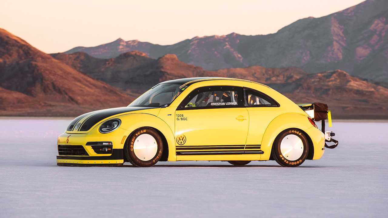 Volkswagen Maggiolino, 81 anni di storia per immagini