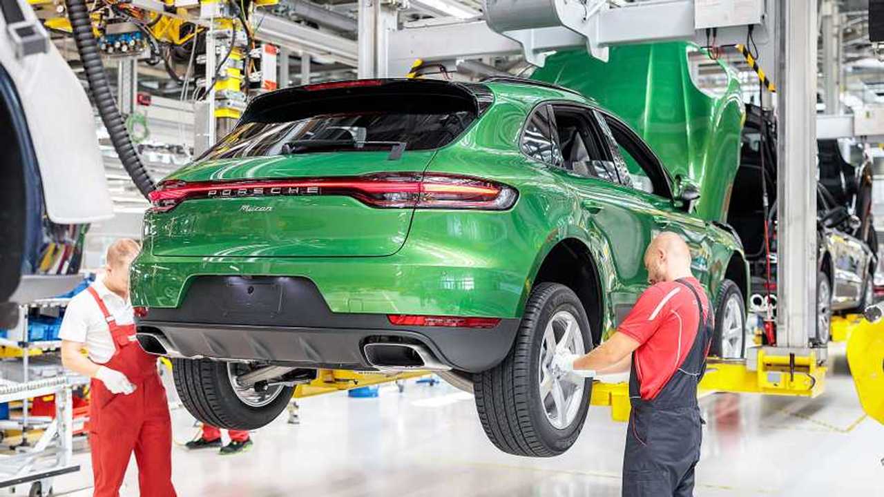 Porsche, la catena di montaggio