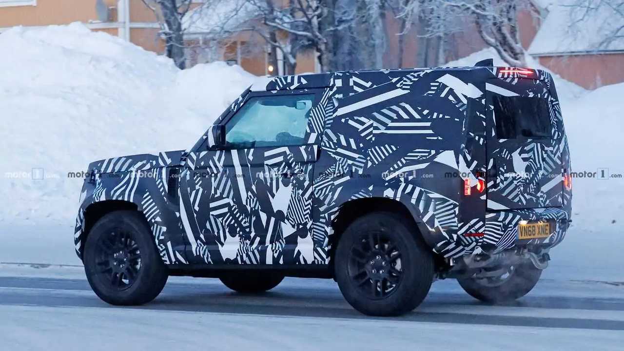 Nuova Land Rover Defender 90, le foto spia