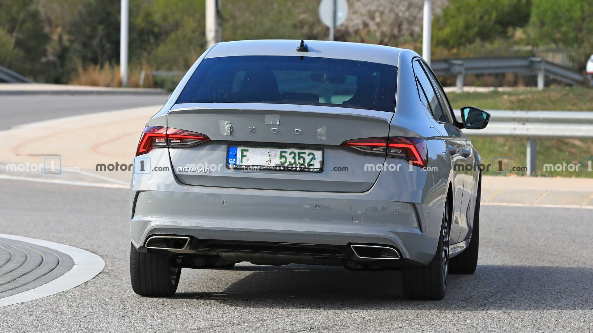 2021-skoda-octavia-rs-iv-spy-photo.jpg