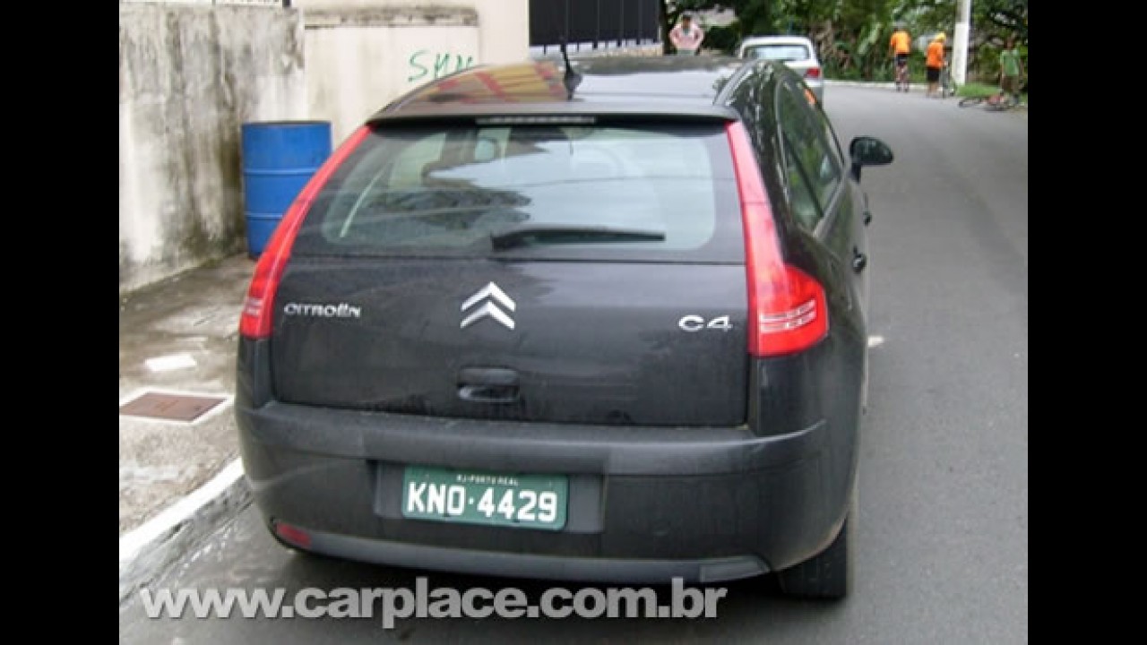 Leitor flagra novo Citroën C4 Hatch em Resende/RJ - Versão chega em 2009