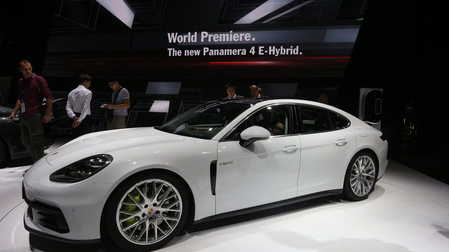 2017 Porsche Panamera 4 e-hybrid Paris Motor Show