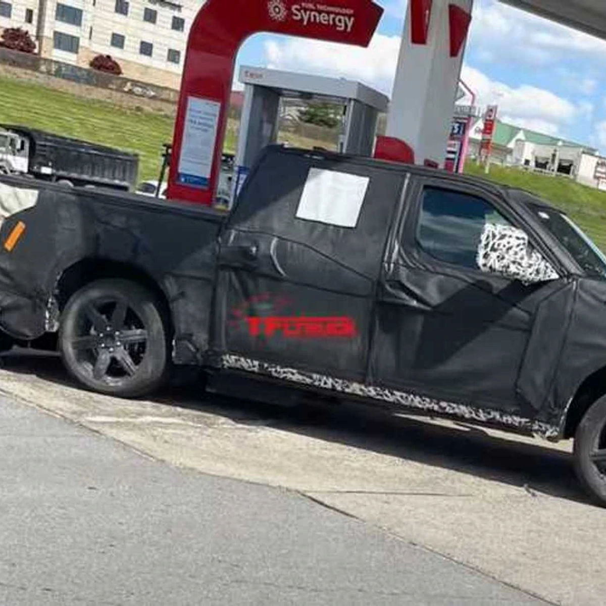 2022 Toyota Tundra Spied Once More With A Huge Trailer In Tow 2022 Toyota Tundra Spied Once More With A Huge Trailer In Tow