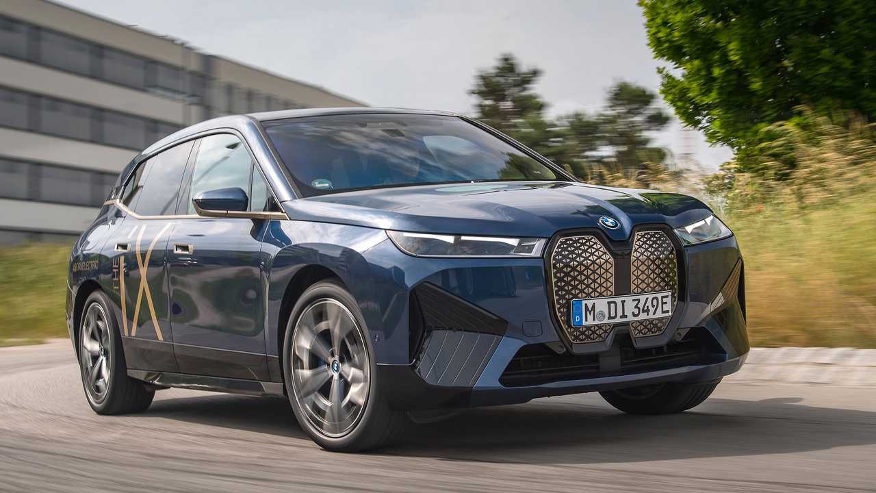 BMW iX xDrive 50, la prova del SUV elettrico