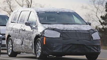 2017 Chrysler Town & Country spy photo
