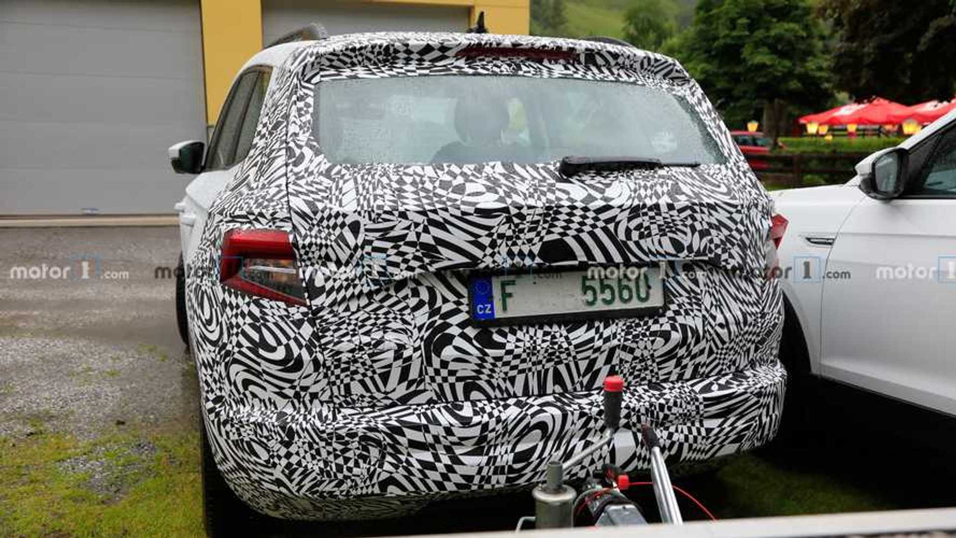 skoda-karoq-facelift-spy-photo.jpg