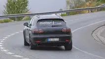 2018 Porsche Macan facelift spy photo
