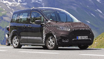 Ford Tourneo Courier casus fotoğrafları