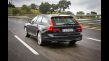Volvo V90, la prova delle doti stradali 007