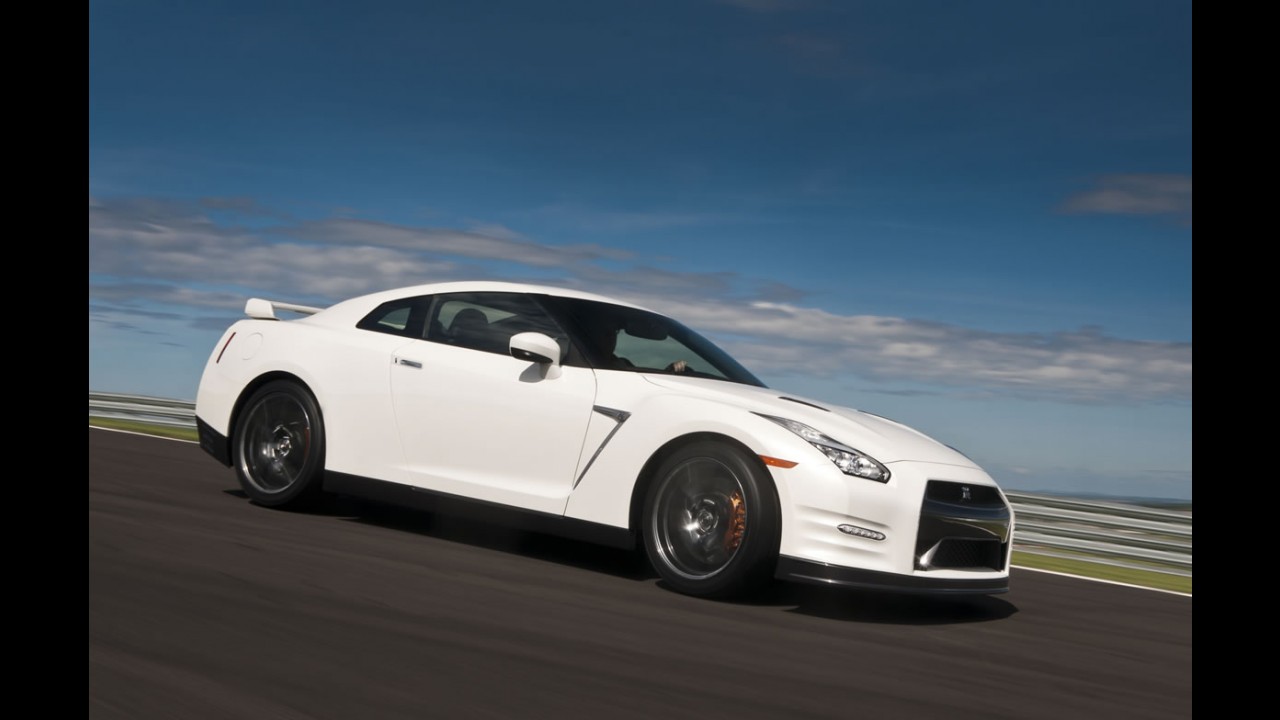 Nissan GT-R: domando o Godzilla na pista do Vello Città