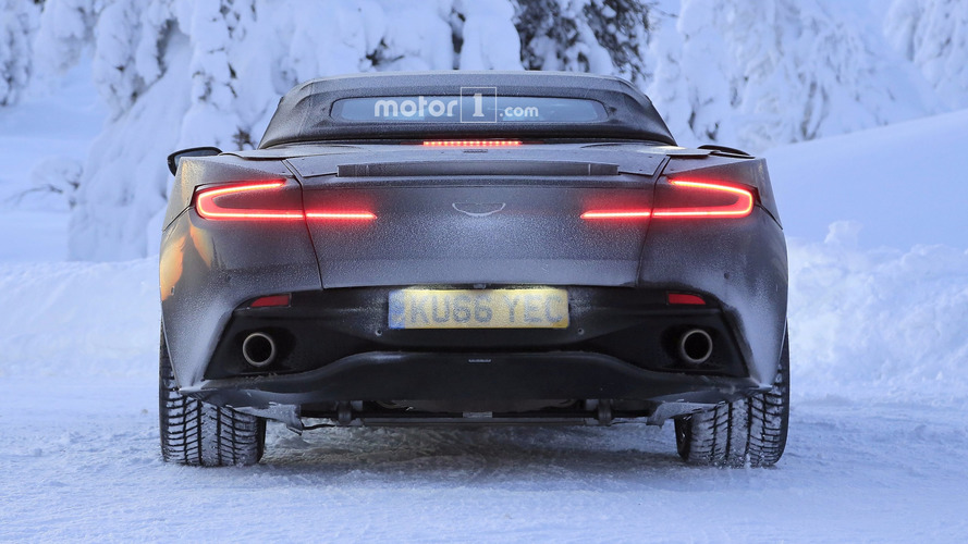 2018 Aston Martin DB11 Volante casus fotoğrafları