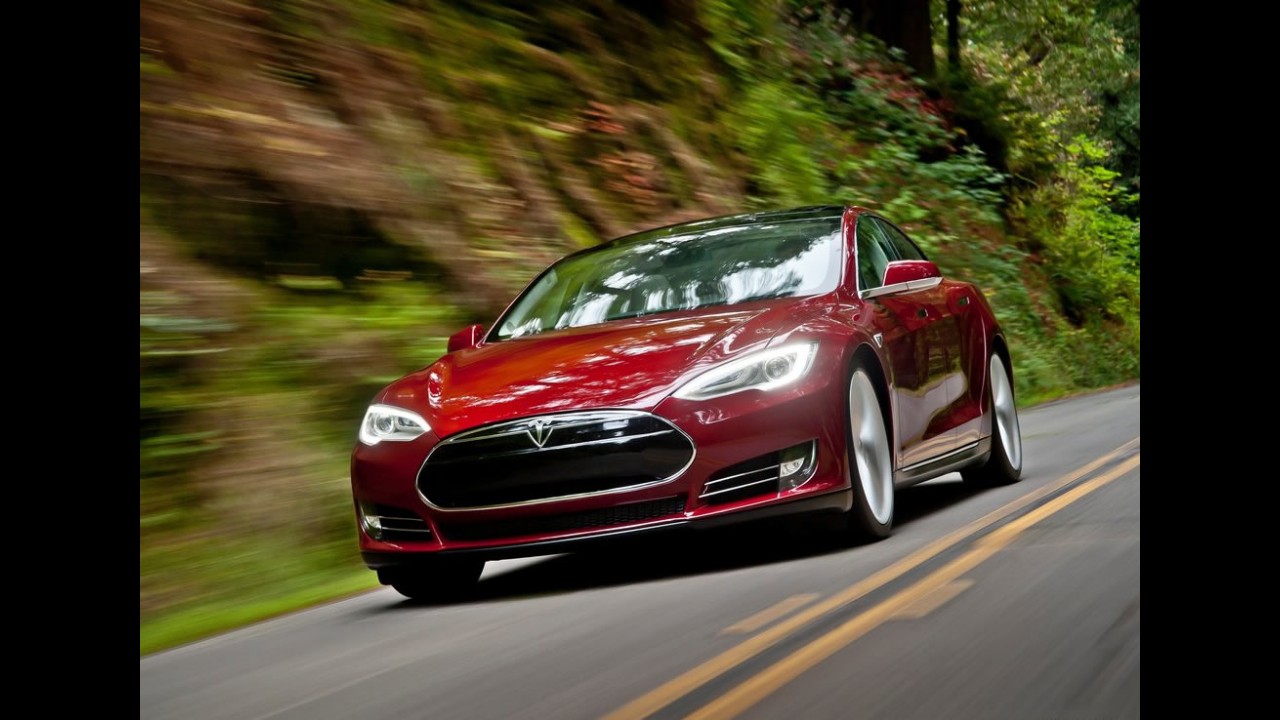 Com isenção, elétrico Tesla S é vendido no Brasil por R$ 470 mil