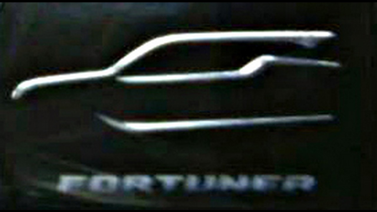 Flagra! Nova Toyota SW4 surge pela primeira vez sem disfarces
