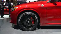 Alfa Romeo Stelvio: LA 2016