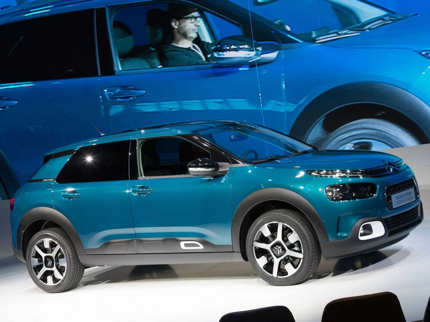 マッドジョンソン DRAGONBOY『デジタルナンバーCACTUS』2018年 Citroën C4 Cactus 2018 estreia novo visual e perde Airbumps gigantes